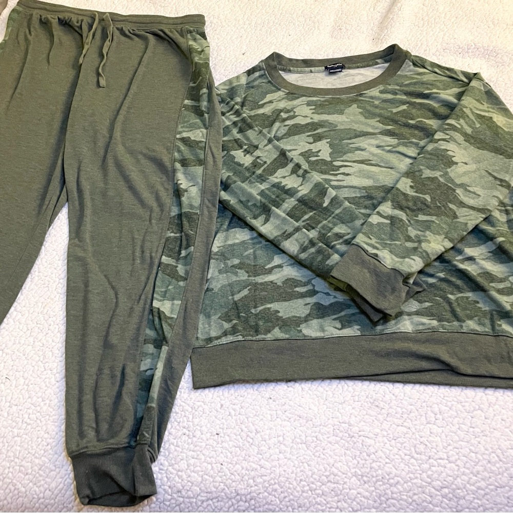 Camouflage pattern pajamas. ‼️DISCOUNTED SHIPPING‼️ 📦📦